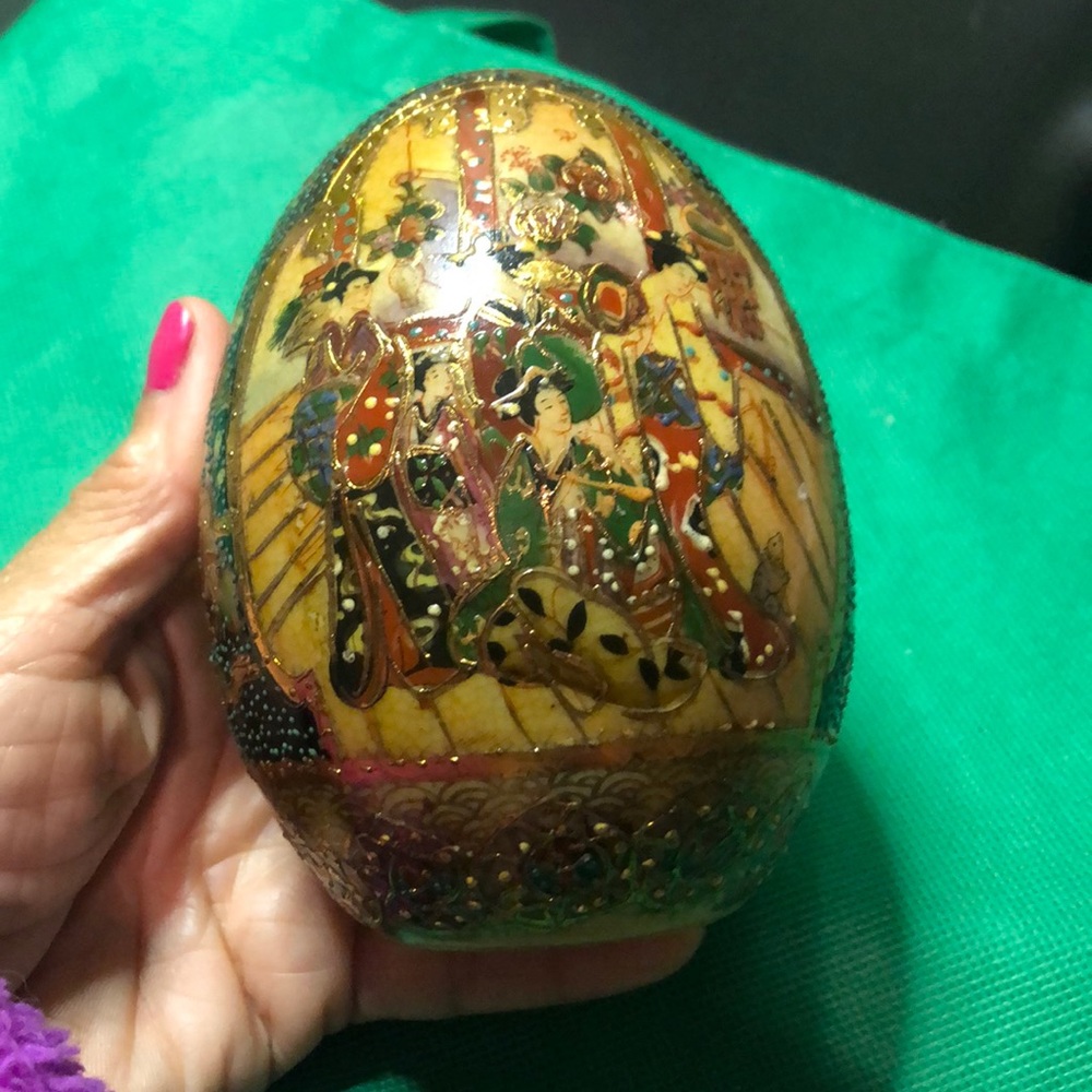 Vintage Satsuma Moriage China hand painted Egg